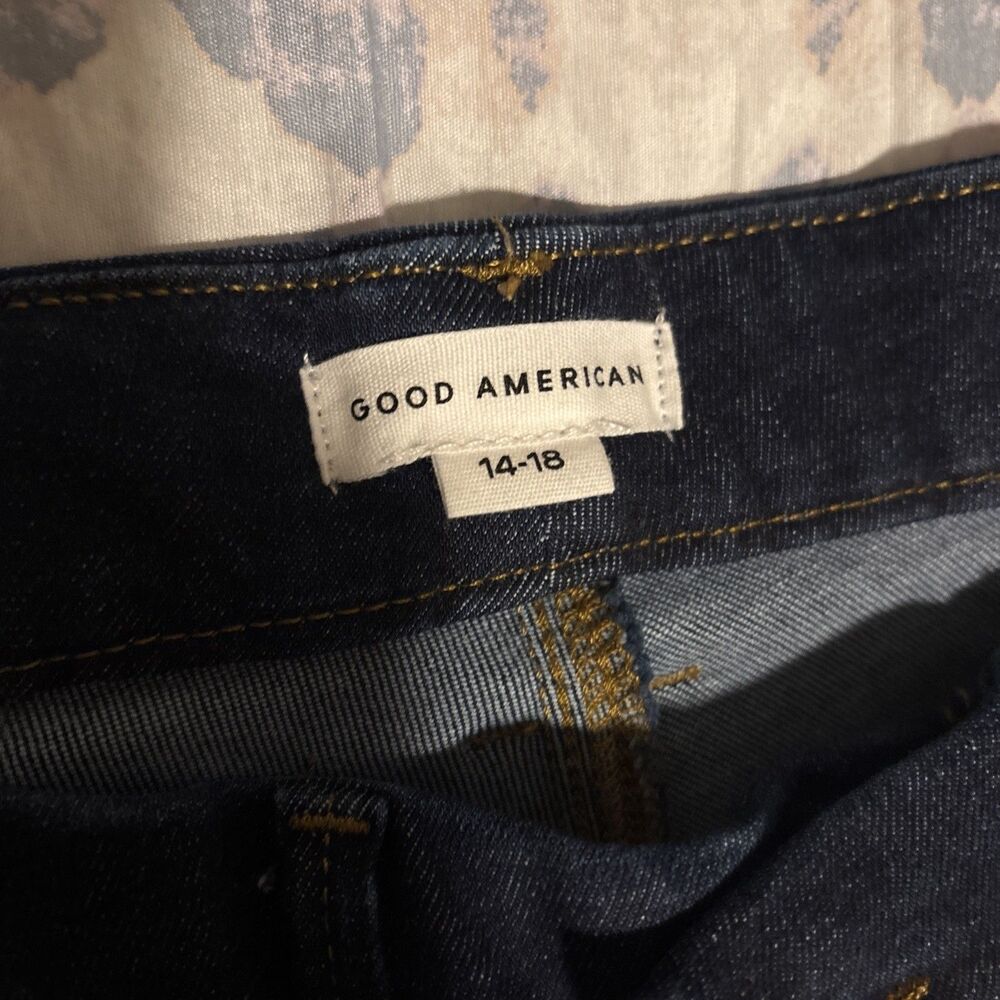 Good American Women’s Skinny Jeans in Dark Indigo - Picture 4 of 15